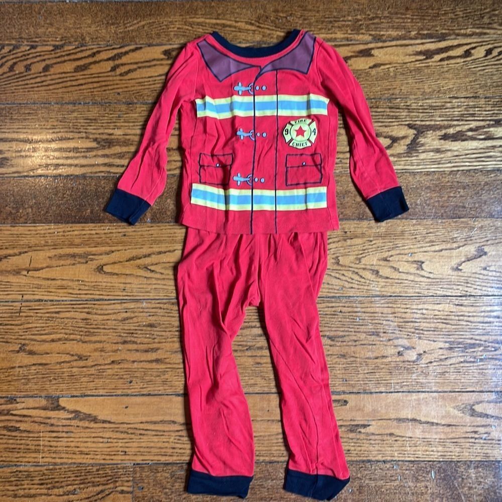 Boys 4/4T 8 Piece Bundle - Picture 14 of 15